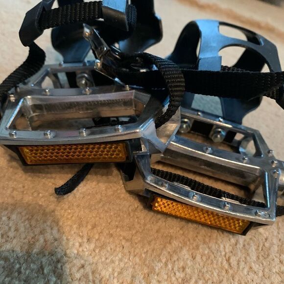 JG Toe Clip Bicycle Pedals With Straps - Picture 7 of 7